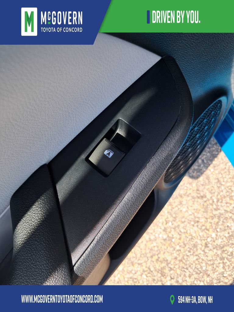 Used 2017 Toyota Prius Prime Plus FWD image 12