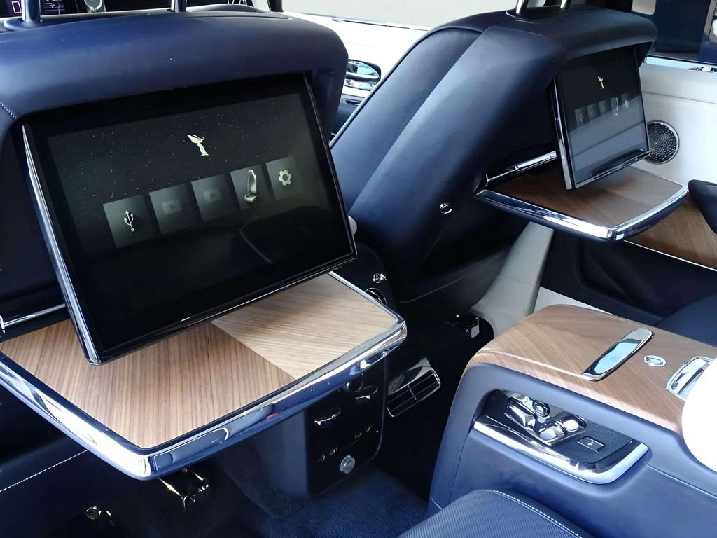 Certified 2025 Rolls-Royce Cullinan AWD/4WD image 22