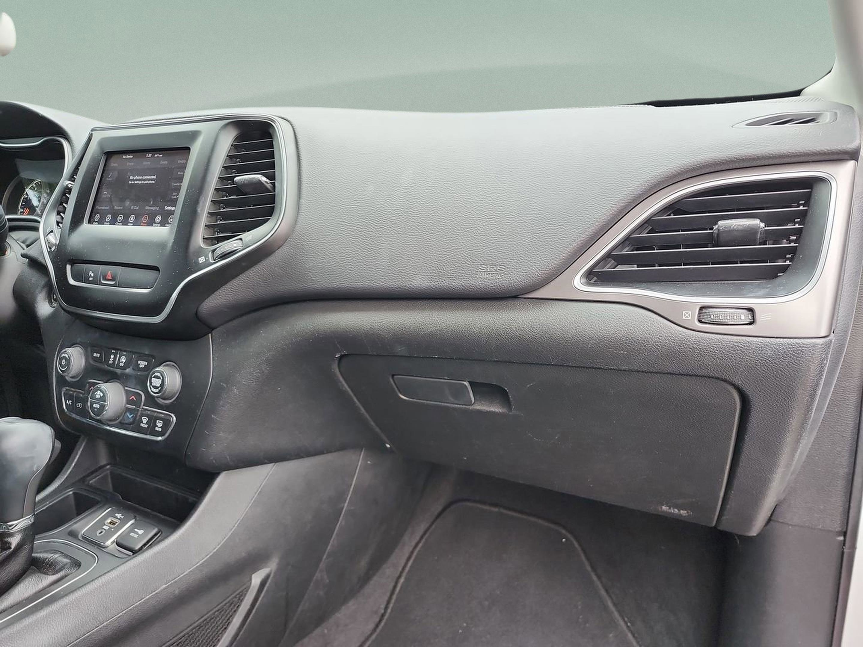 Used 2020 Jeep Cherokee Latitude Plus w/ Comfort/Convenience Group image 18