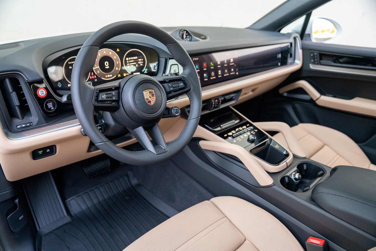 Certified 2025 Porsche Cayenne Coupe AWD/4WD image 4