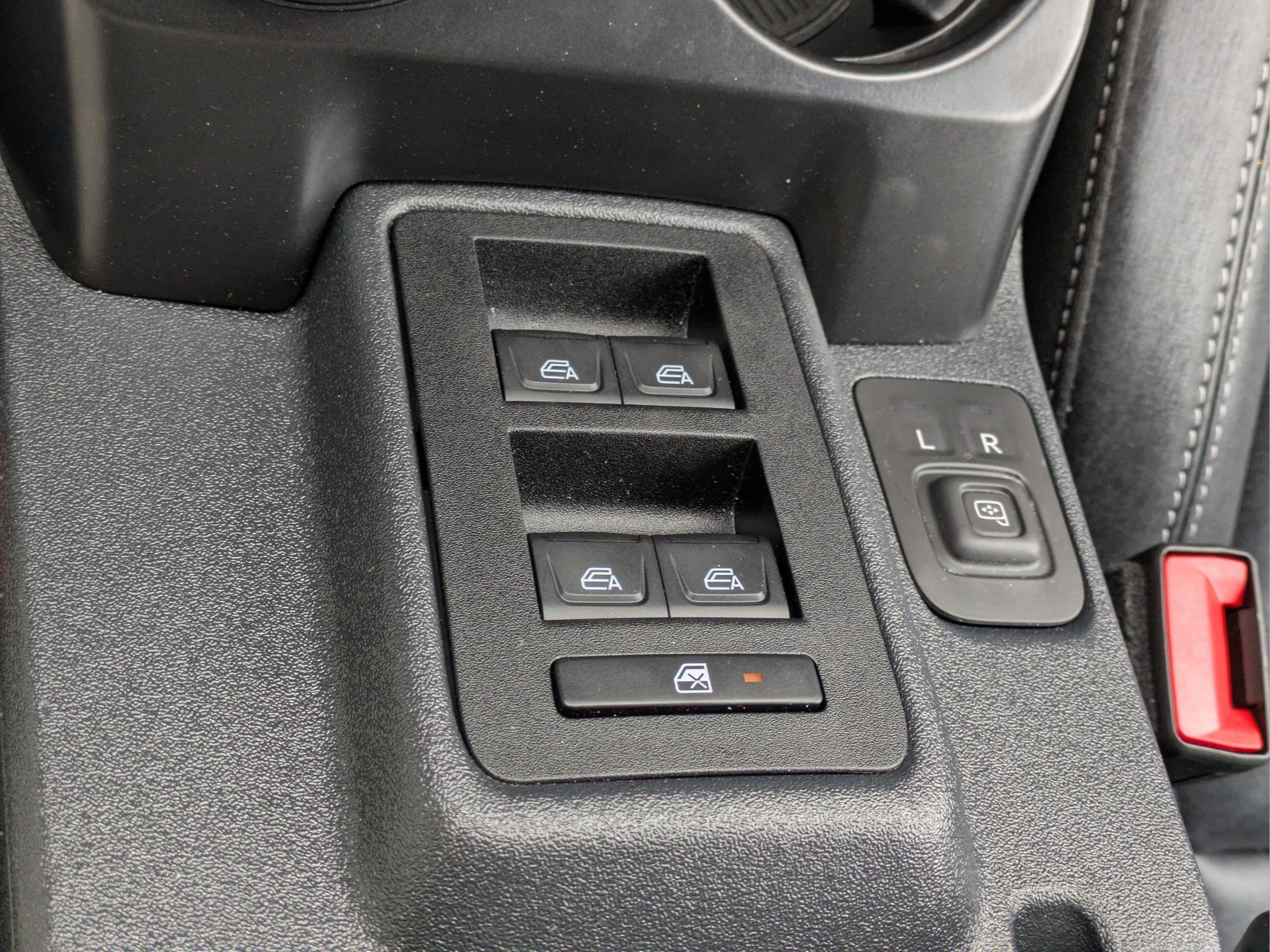 Used 2025 Ford Bronco Badlands image 18