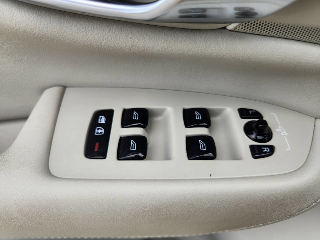 Certified 2025 Volvo XC90 T8 Plus AWD/4WD image 17