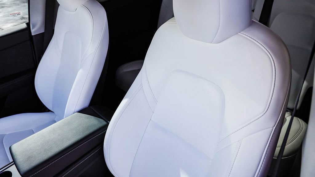 Used 2024 Tesla Model Y Performance image 29