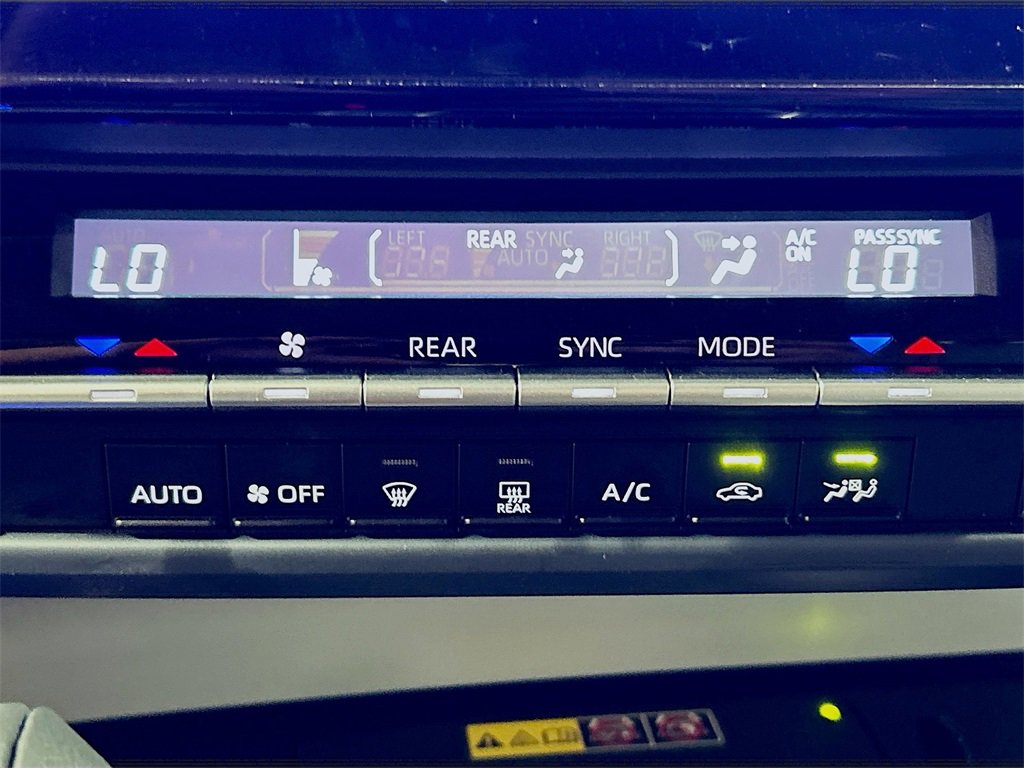 Used 2025 Toyota Sienna XLE image 13