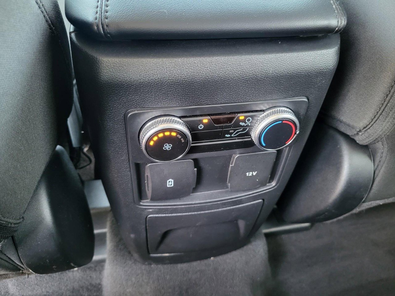 Used 2023 Ford Explorer XLT AWD/4WD image 17