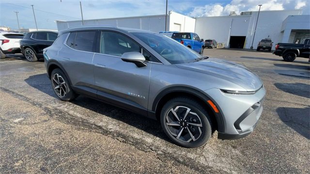 New 2026 Chevrolet Equinox EV LT image 3