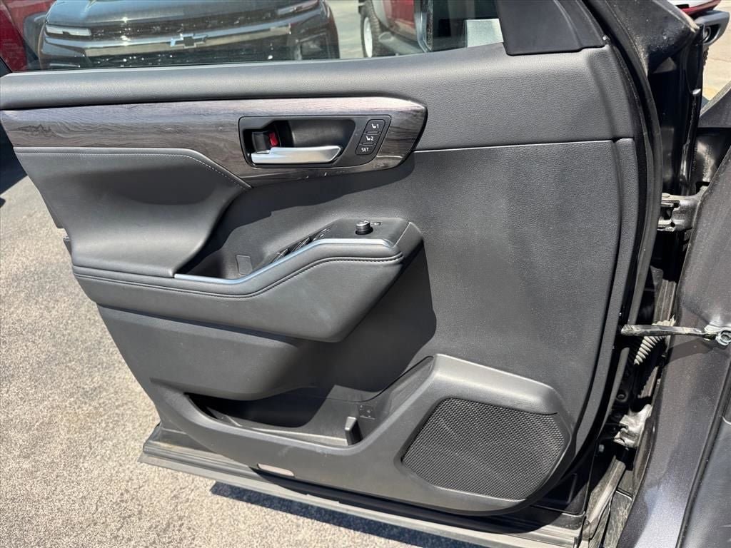 Used 2024 Toyota Highlander Platinum AWD/4WD image 21