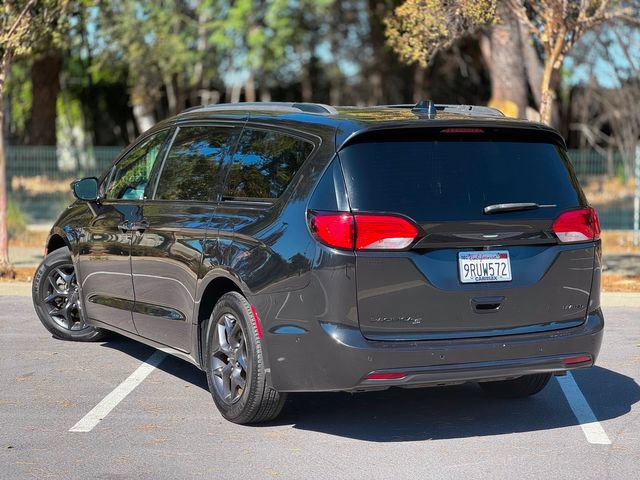 Used 2018 Chrysler Pacifica Limited w/ Advanced Safetytec Group FWD image 14
