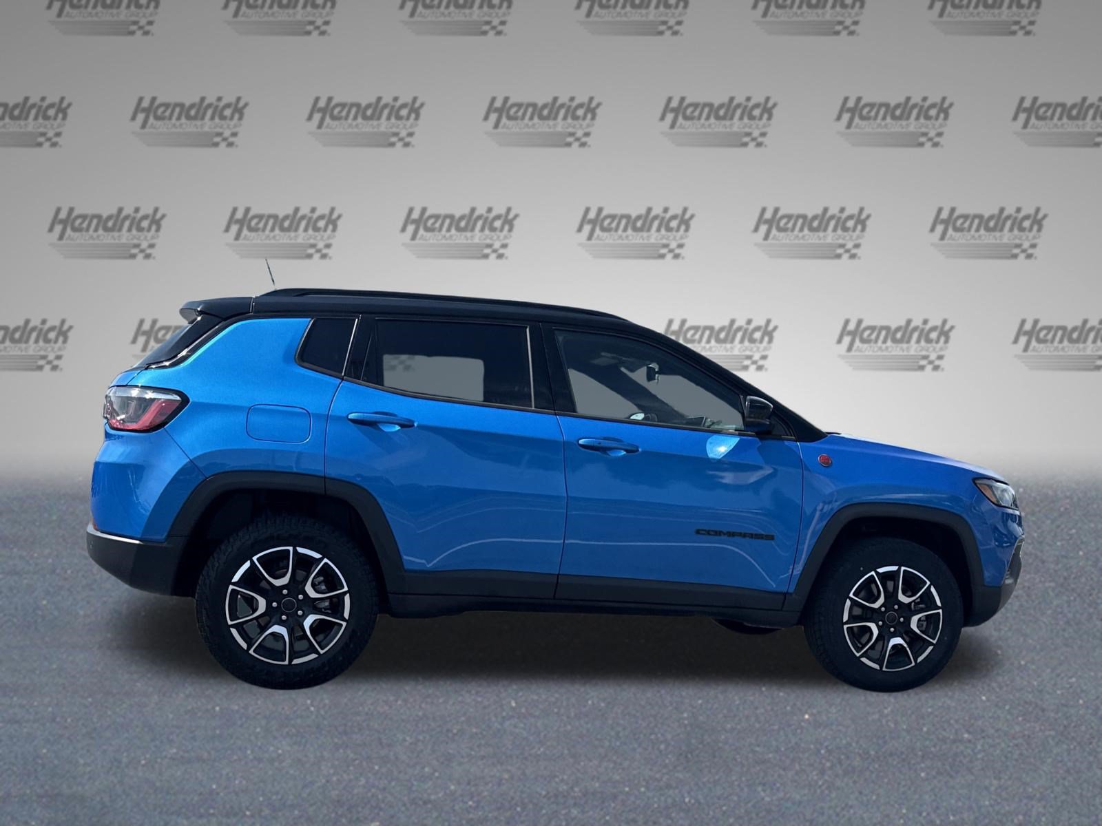Used 2025 Jeep Compass Trailhawk w/ Trailer Tow Group AWD/4WD image 8