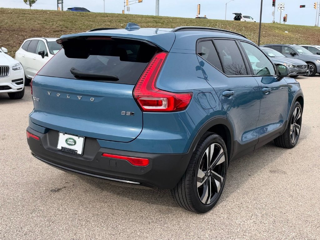 Certified 2024 Volvo XC40 B5 Plus w/ Protection Package Premier AWD/4WD image 4