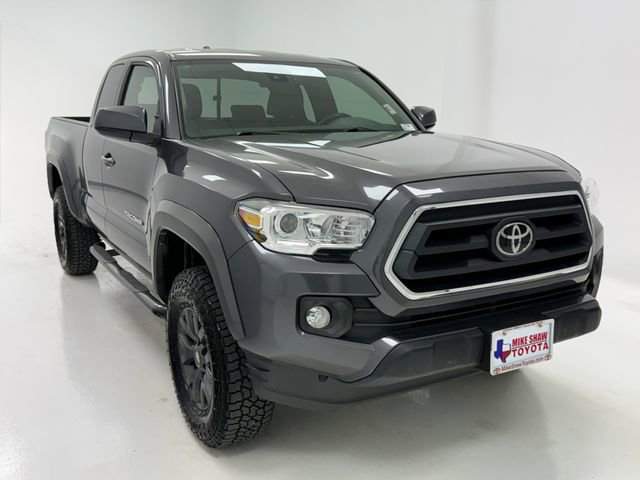 Used 2022 Toyota Tacoma SR5 w/ SR5 Appearance Package (SM) AWD/4WD image 2
