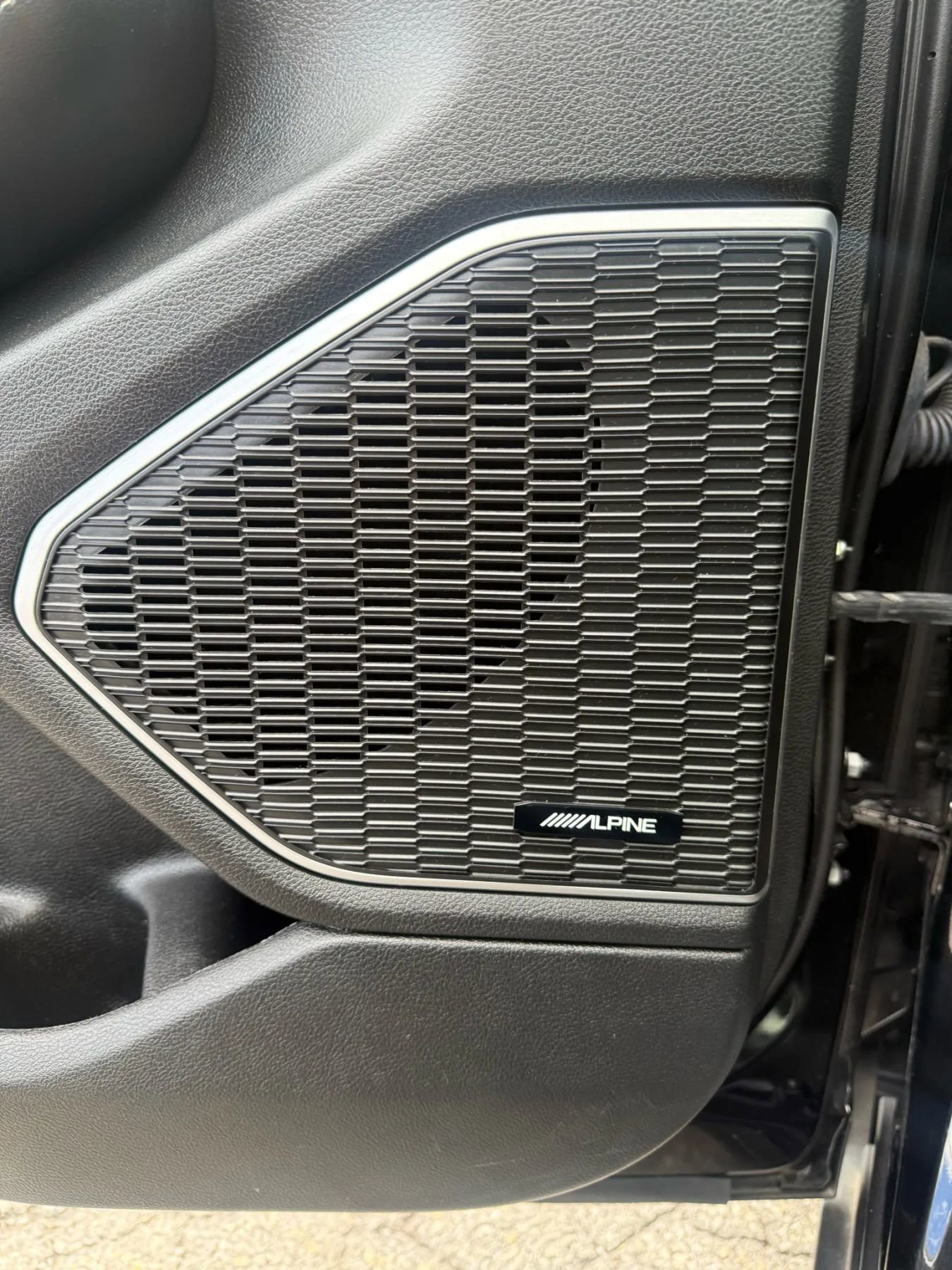 Used 2022 Jeep Grand Cherokee L Limited w/ Black Appearance Package image 20