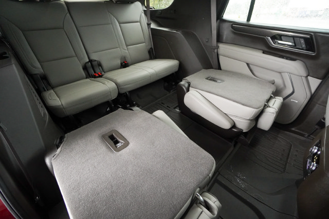 Used 2025 GMC Yukon Elevation AWD/4WD image 23