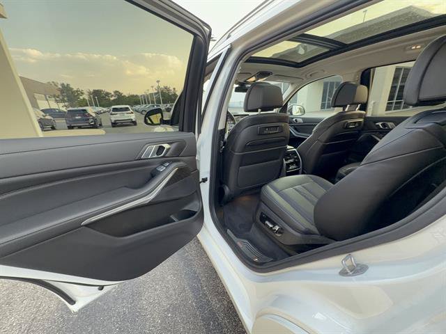Used 2022 BMW X7 xDrive40i w/ Executive Package AWD/4WD image 27