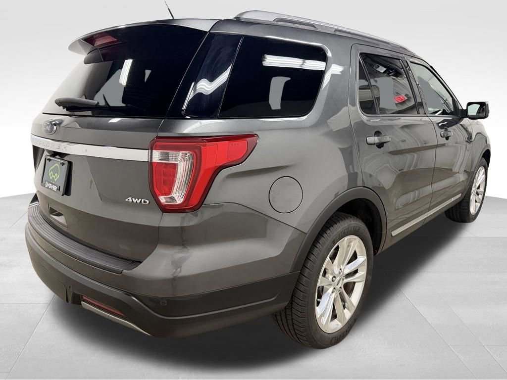 Used 2019 Ford Explorer XLT w/ Equipment Group 202A AWD/4WD image 9