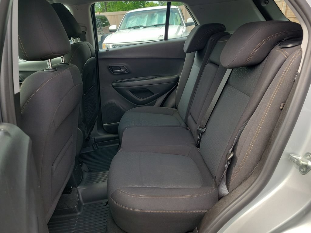 Used 2020 Chevrolet Trax LS FWD image 14