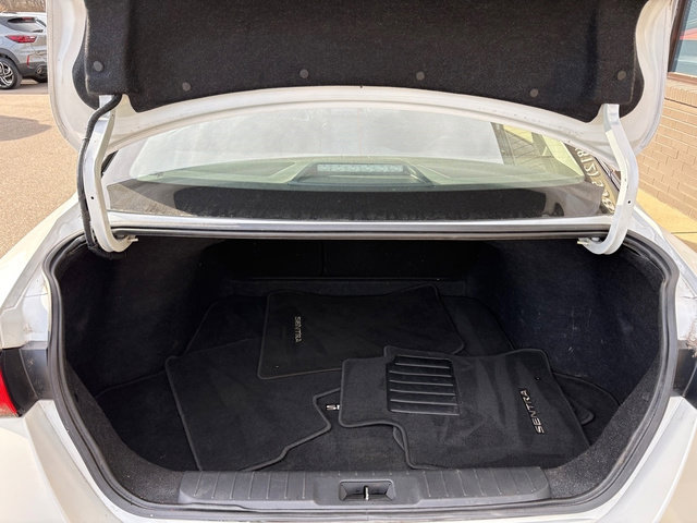 Used 2022 Nissan Sentra SR w/ Lighting Package FWD image 5