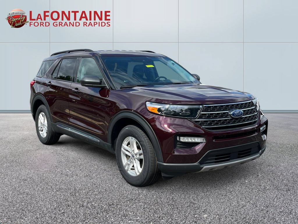 Certified 2022 Ford Explorer XLT w/ Equipment Group 202A AWD/4WD image 3