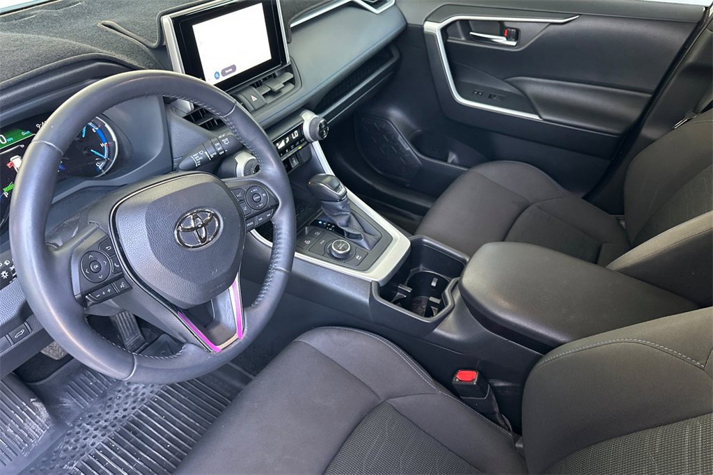 Used 2024 Toyota RAV4 SE image 12