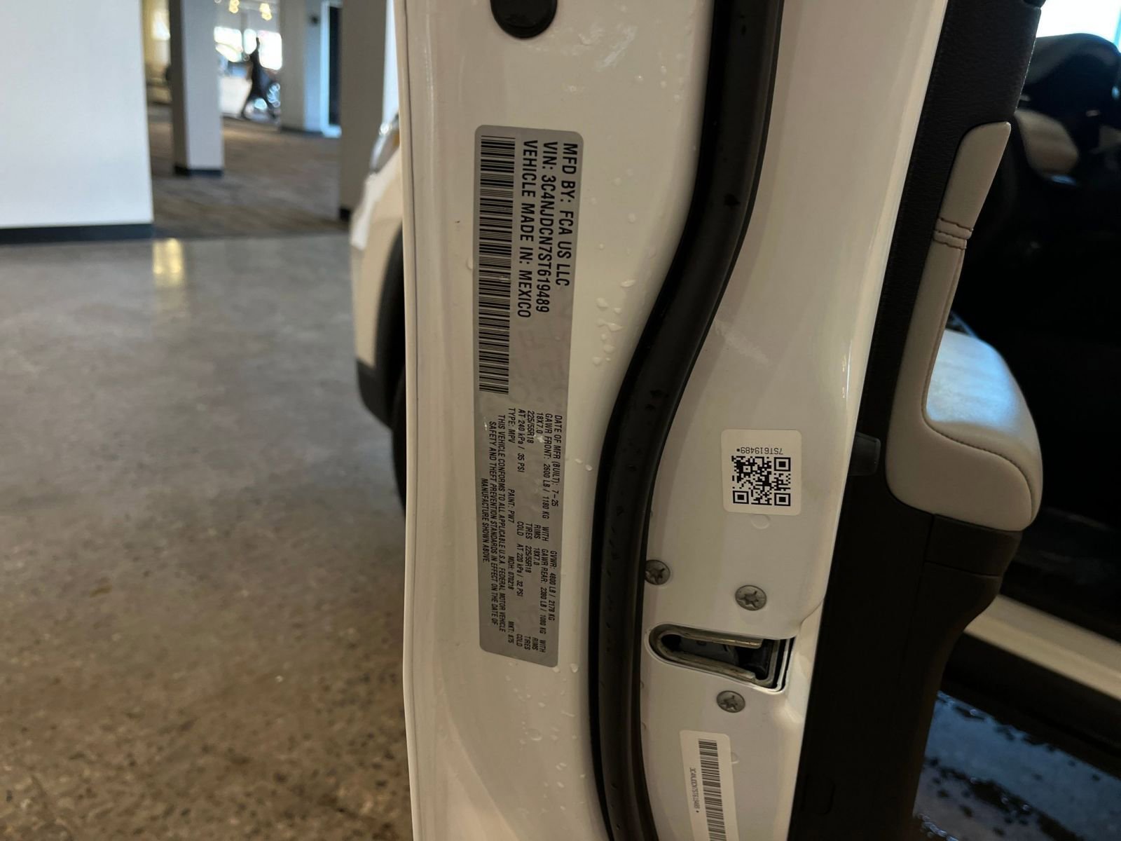 Used 2025 Jeep Compass Limited image 29