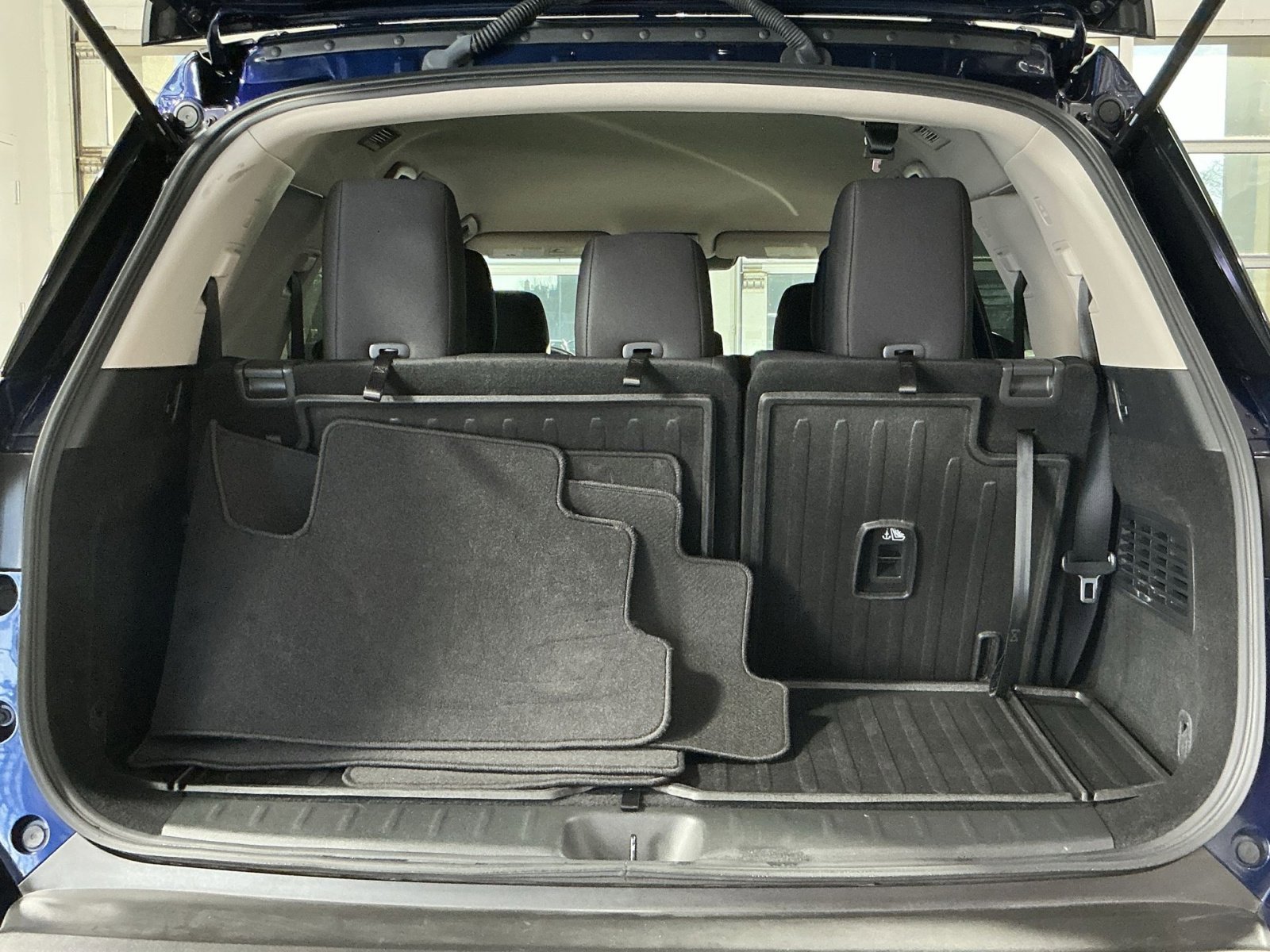 Used 2023 Nissan Pathfinder SV w/ Cargo Package image 32