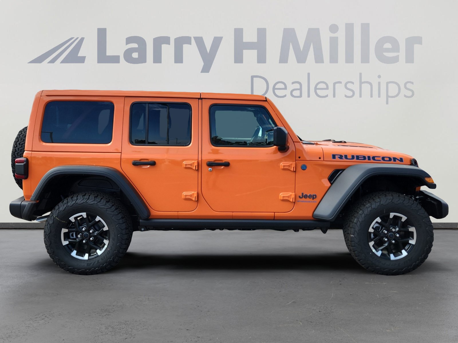 New 2025 Jeep Wrangler Unlimited Rubicon 4xe w/ Convenience Group AWD/4WD image 7