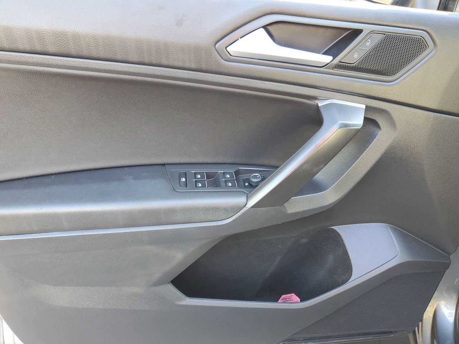 Used 2021 Volkswagen Tiguan SE R-Line image 18