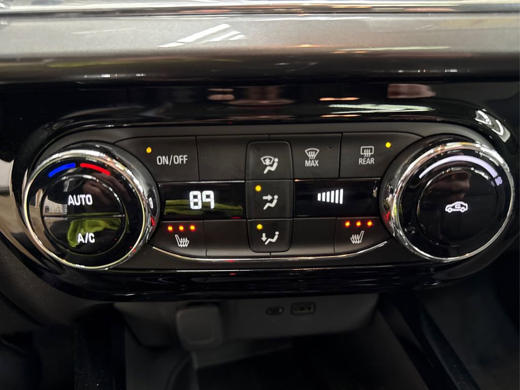 Used 2024 Chevrolet Trax ACTIV w/ Sunroof Package image 30