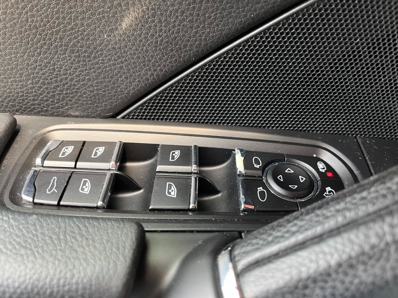 Used 2014 Porsche Cayenne Diesel Platinum Edition AWD/4WD image 24