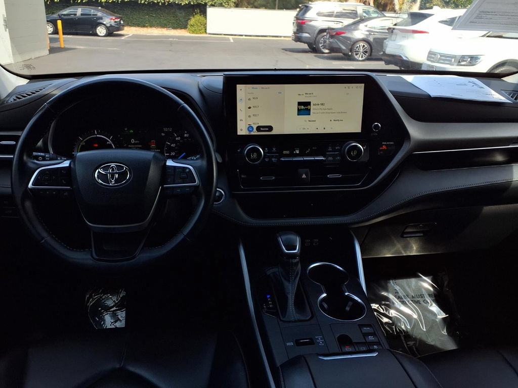 Used 2023 Toyota Highlander XLE w/ Protection Package #3 (TMS) AWD/4WD image 21