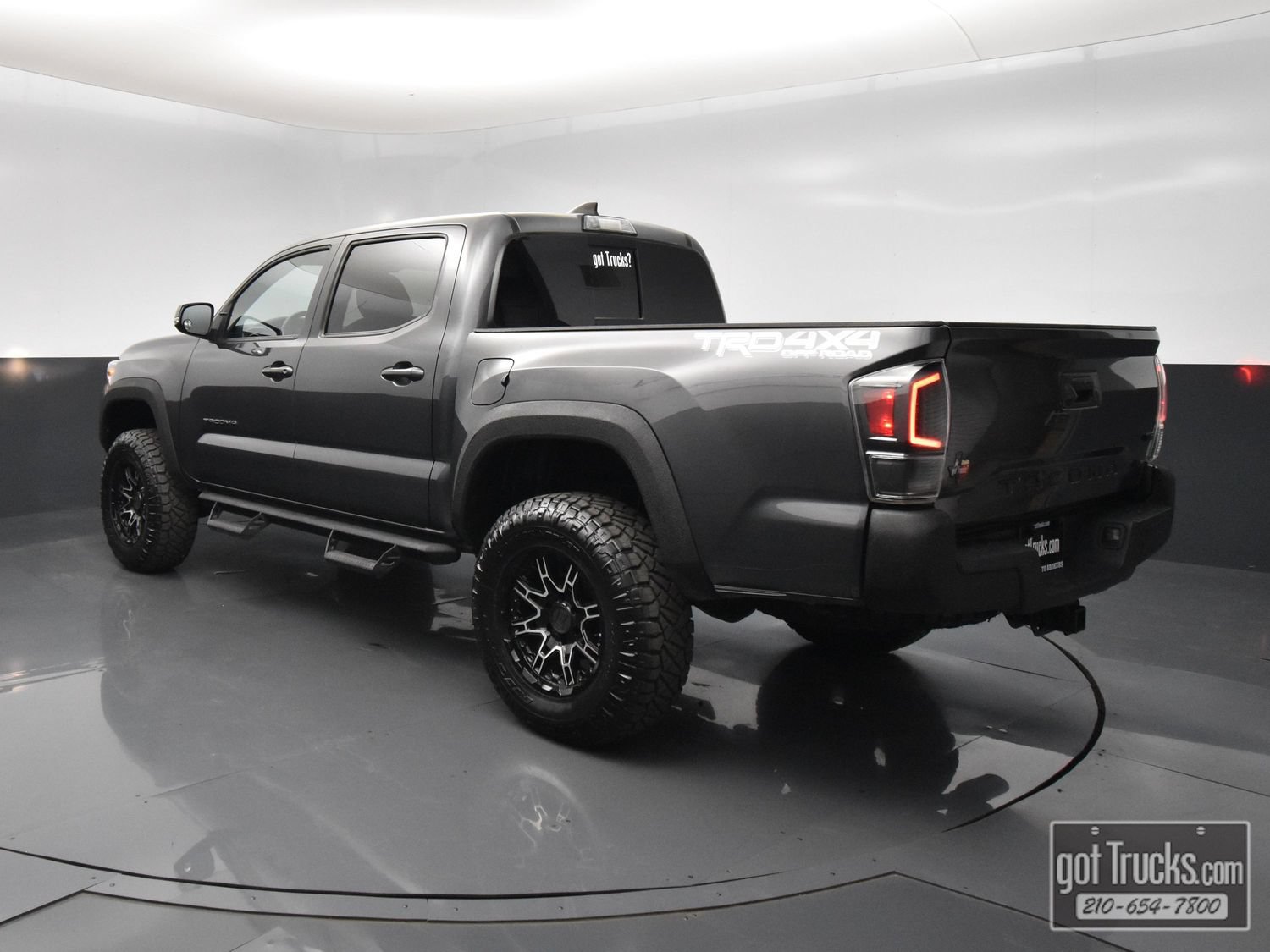 Used 2018 Toyota Tacoma TRD Off-Road AWD/4WD image 5
