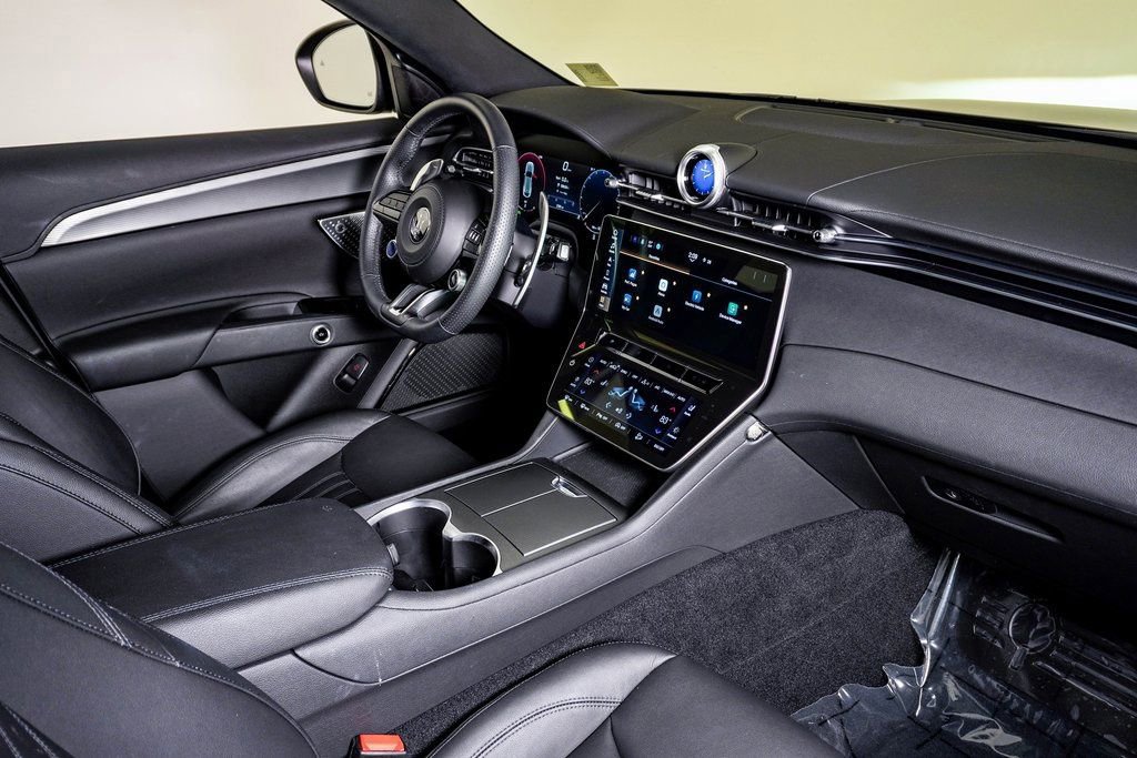 Certified 2024 Maserati Grecale GT image 14