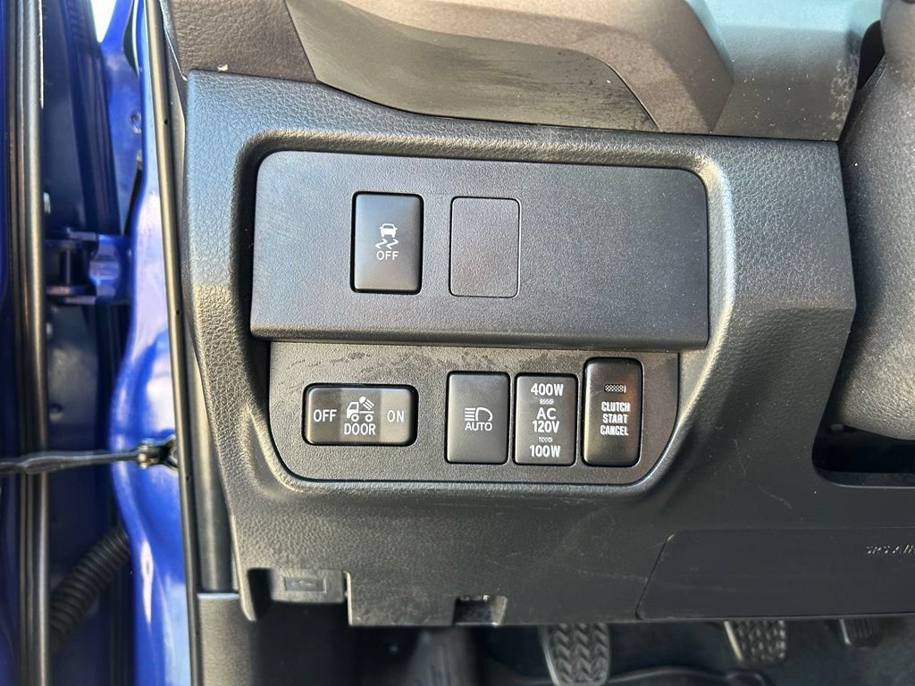 Used 2022 Toyota Tacoma TRD Off-Road AWD/4WD image 14