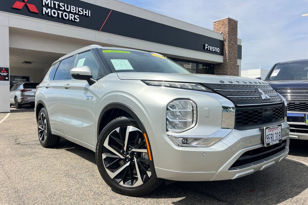 Used 2023 Mitsubishi Outlander SEL video 2