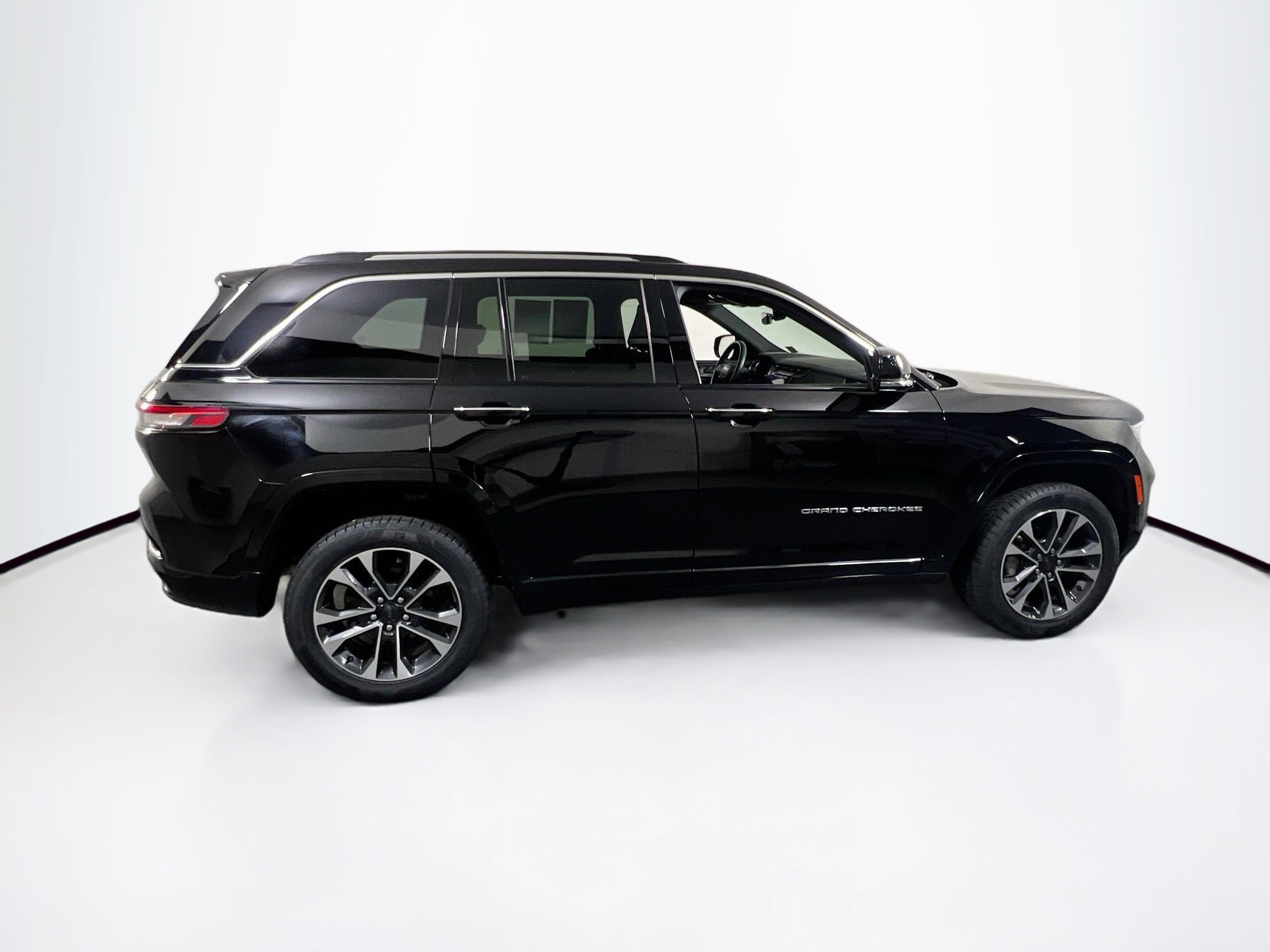Used 2022 Jeep Grand Cherokee Overland AWD/4WD image 4