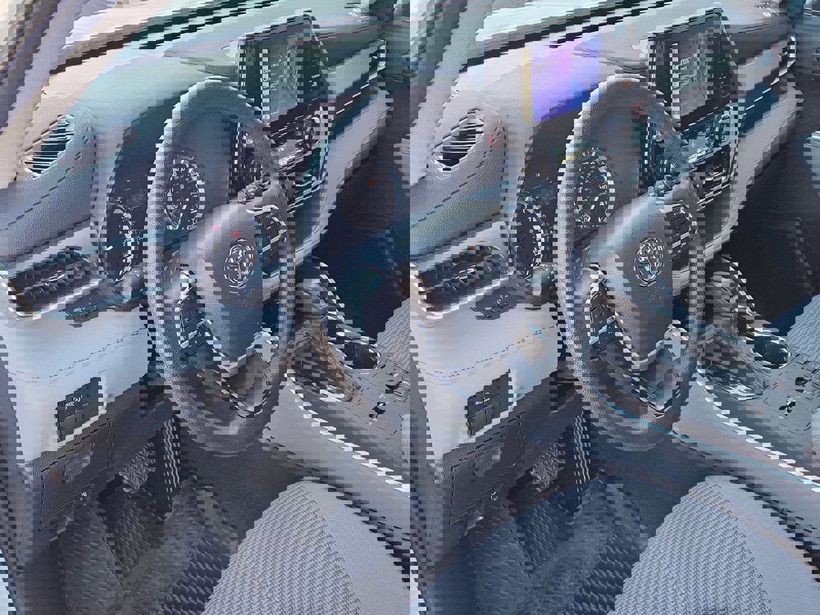 Used 2023 Toyota Highlander L image 40