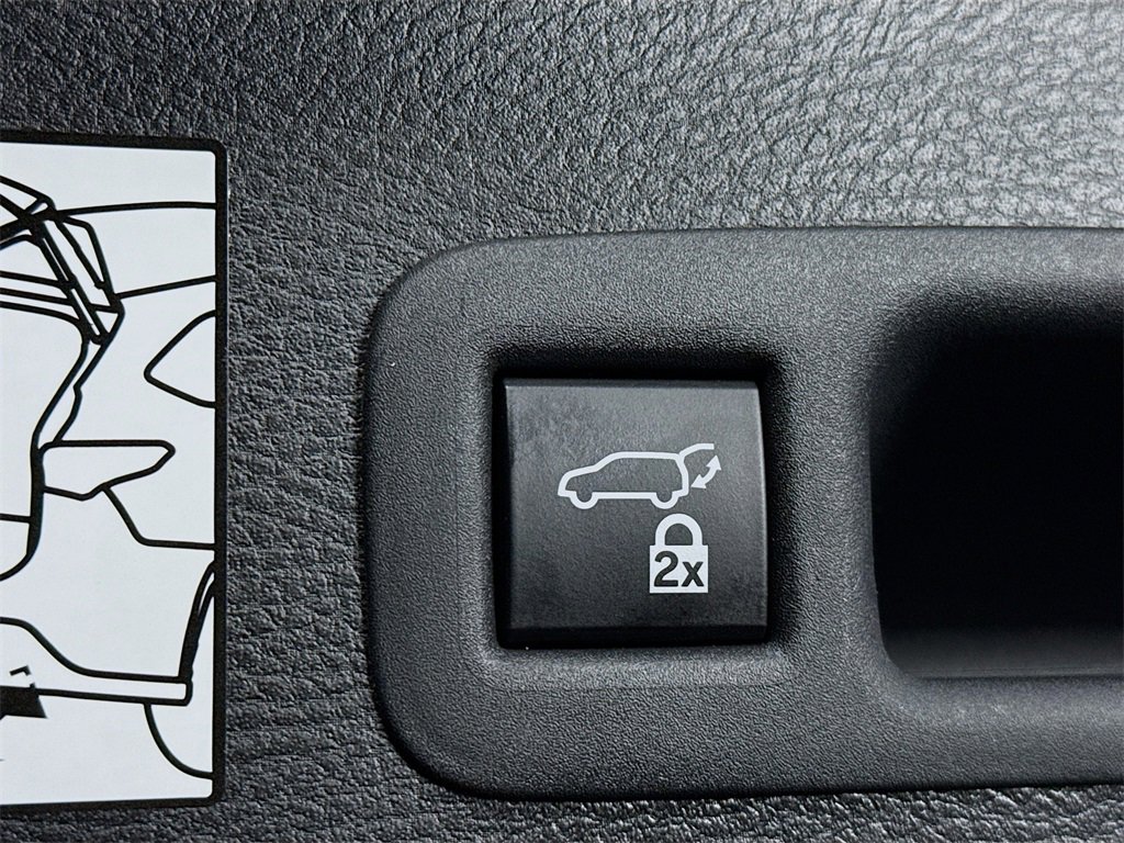 Certified 2023 Toyota Sienna XLE image 33