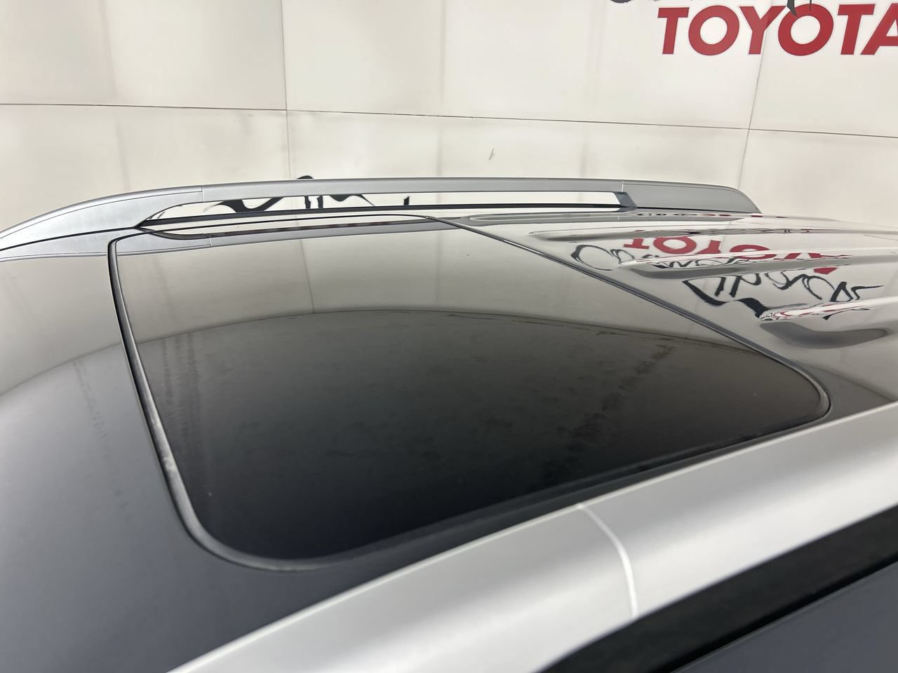 Used 2025 Hyundai Venue SEL FWD image 11