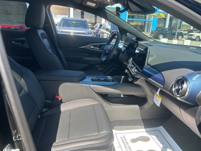 New 2026 Chevrolet Equinox EV LT image 32