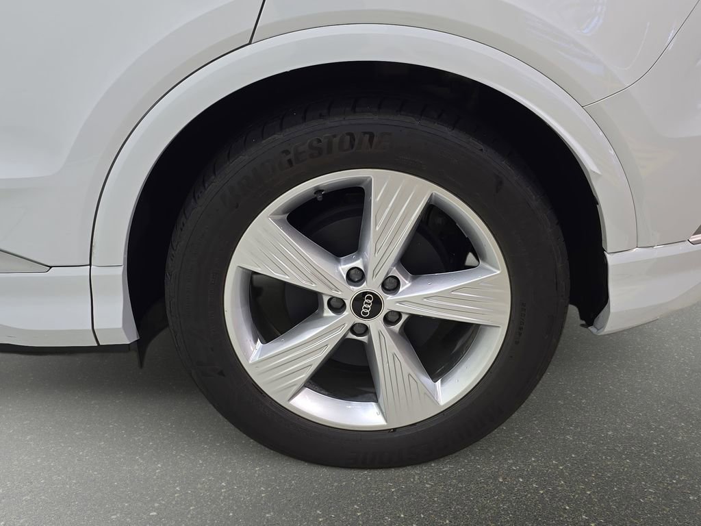 Used 2024 Audi Q4 e-tron Premium w/ Convenience Package image 33