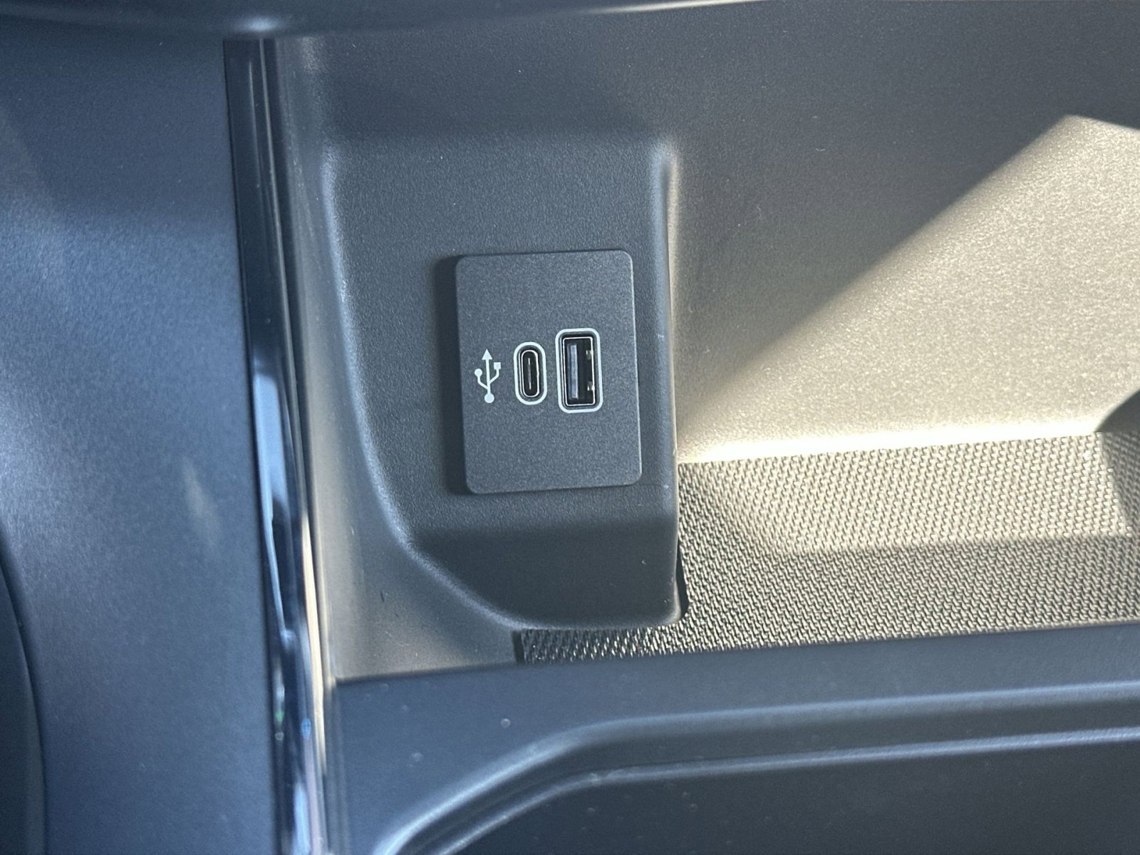 New 2025 Ford F150 Lightning Flash image 28