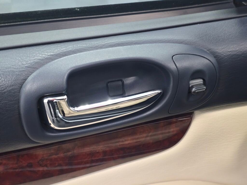 Used 2003 Chrysler Sebring Limited image 92