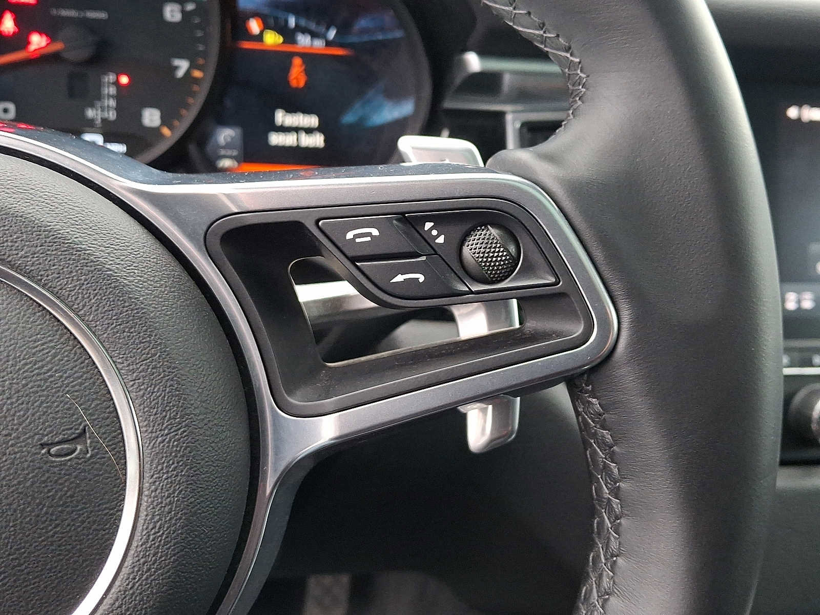 Used 2018 Porsche Macan image 24