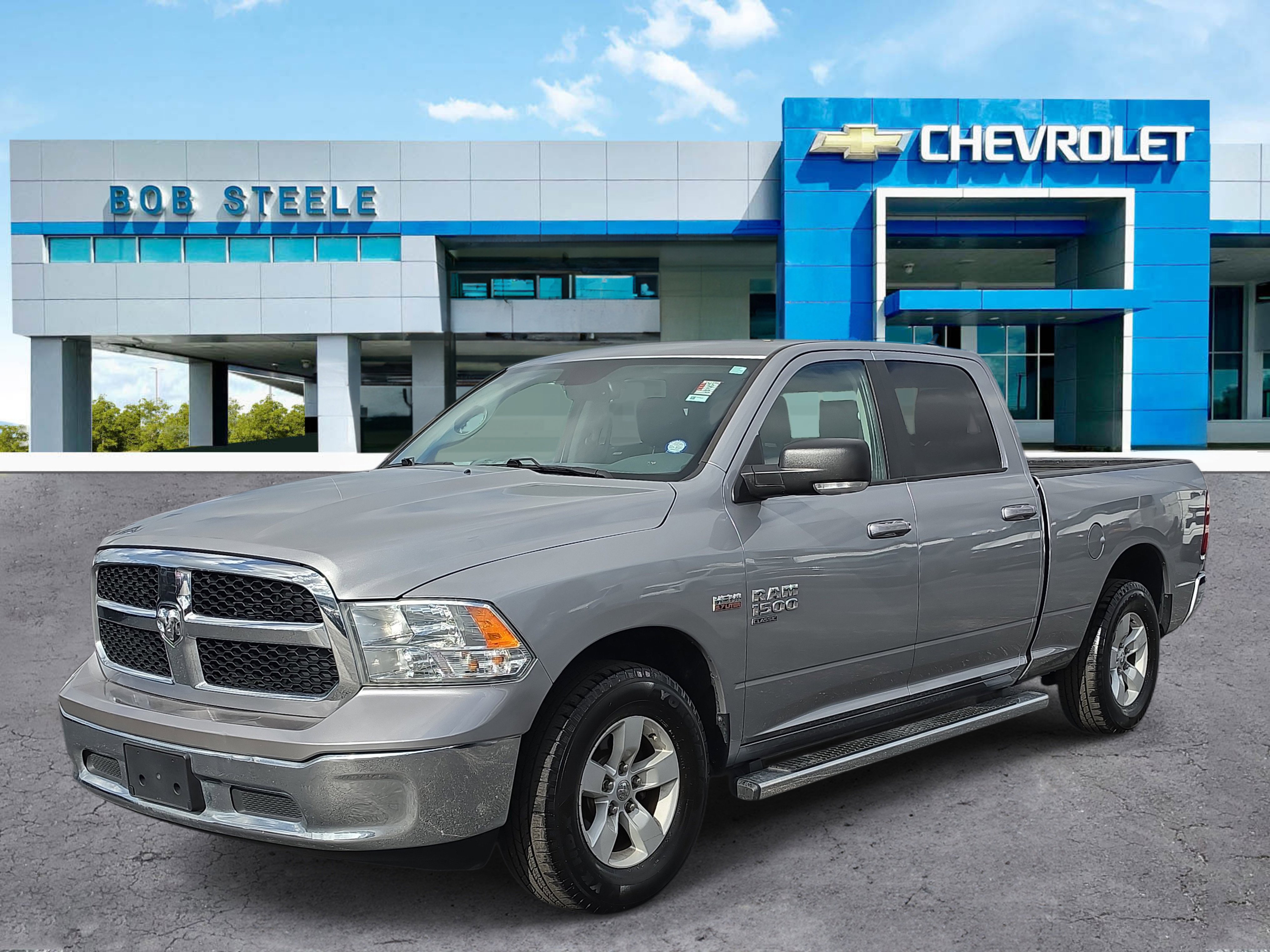 Used 2020 RAM 1500 Classic SLT w/ Luxury Group RWD image 2