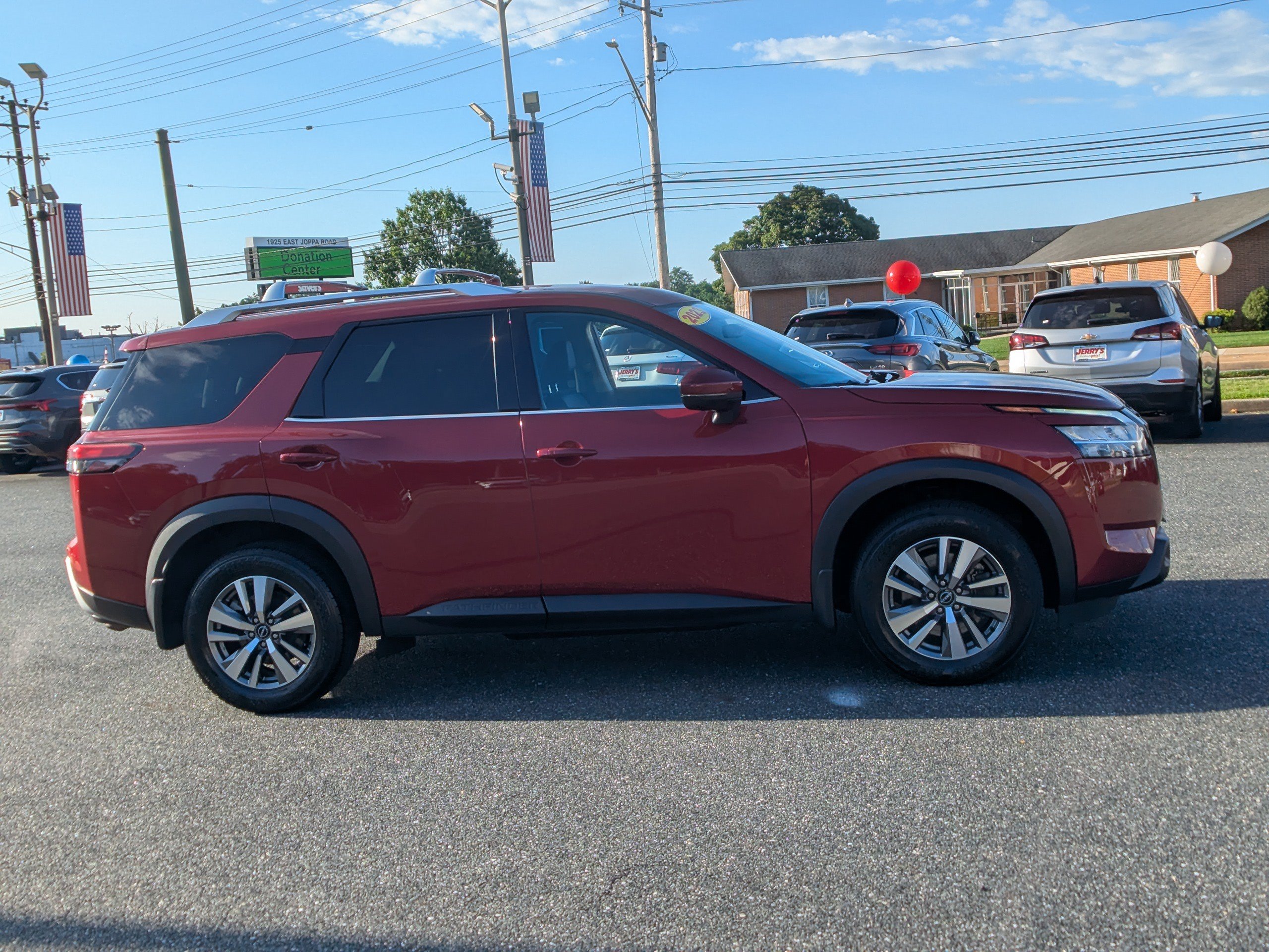 Used 2023 Nissan Pathfinder SL w/ Black Appearance Package AWD/4WD image 11