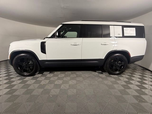 Used 2023 Land Rover Defender 130 SE image 3