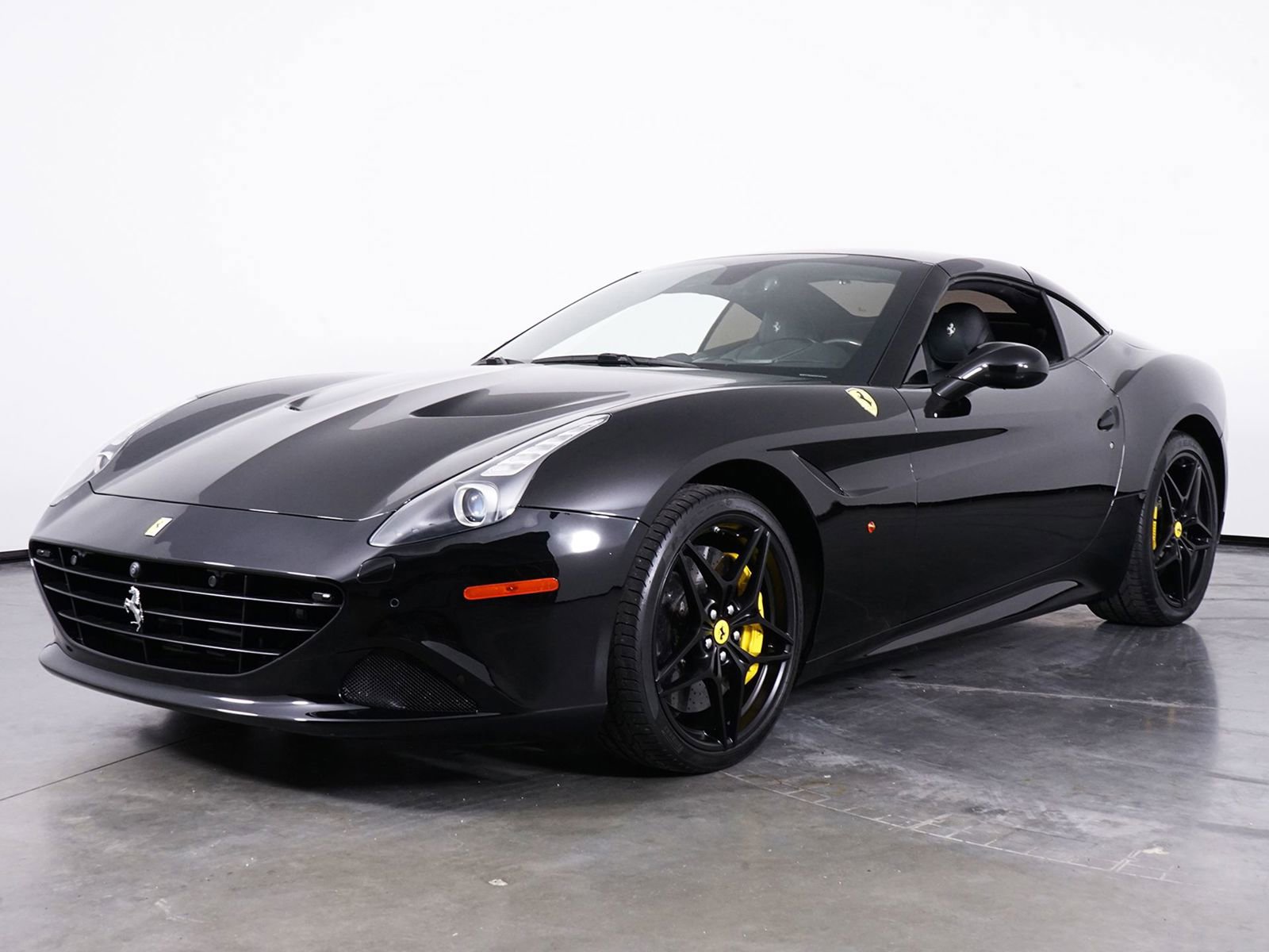 Used 2016 Ferrari California T image 13
