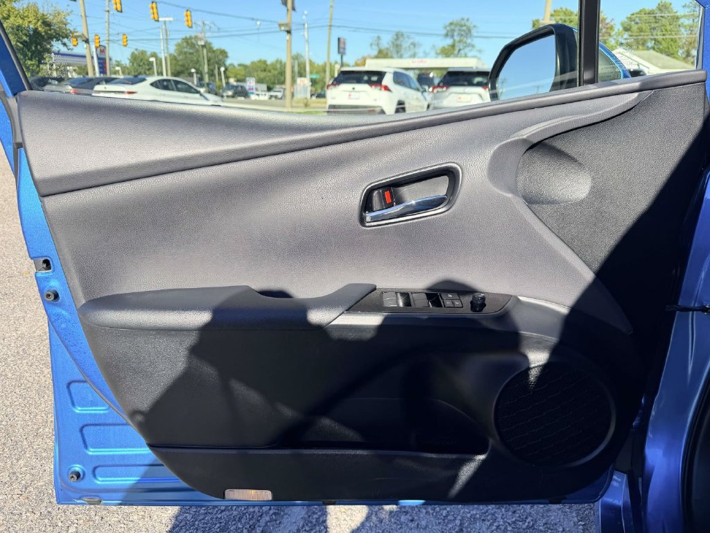 Used 2022 Toyota Prius XLE AWD/4WD image 17