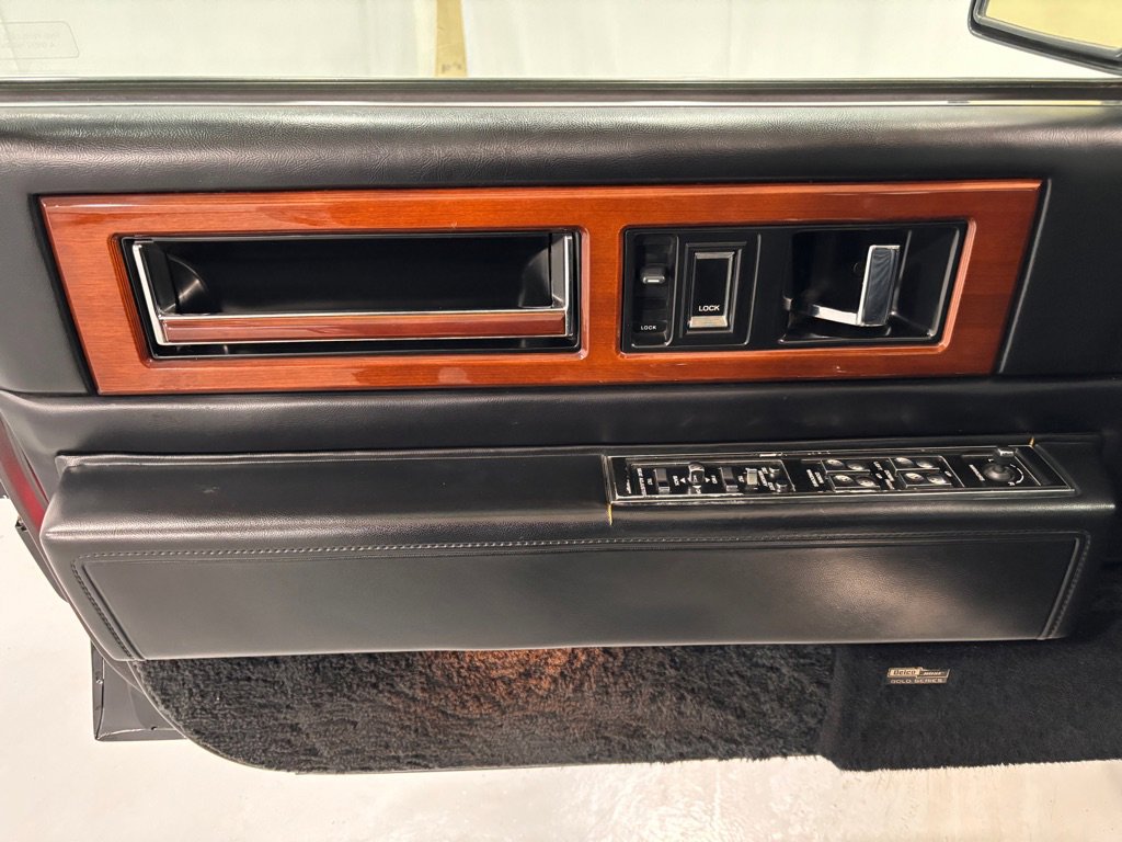 Used 1993 Cadillac Fleetwood Sedan FWD image 15