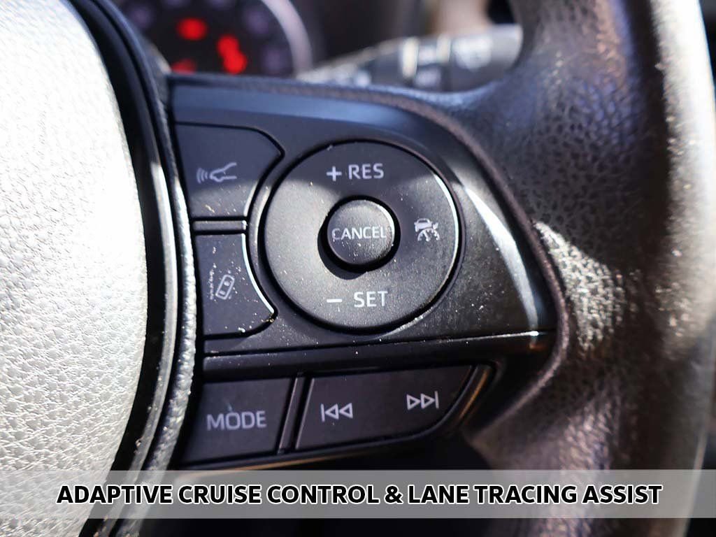 Used 2019 Toyota RAV4 XLE w/ Convenience Package FWD image 4